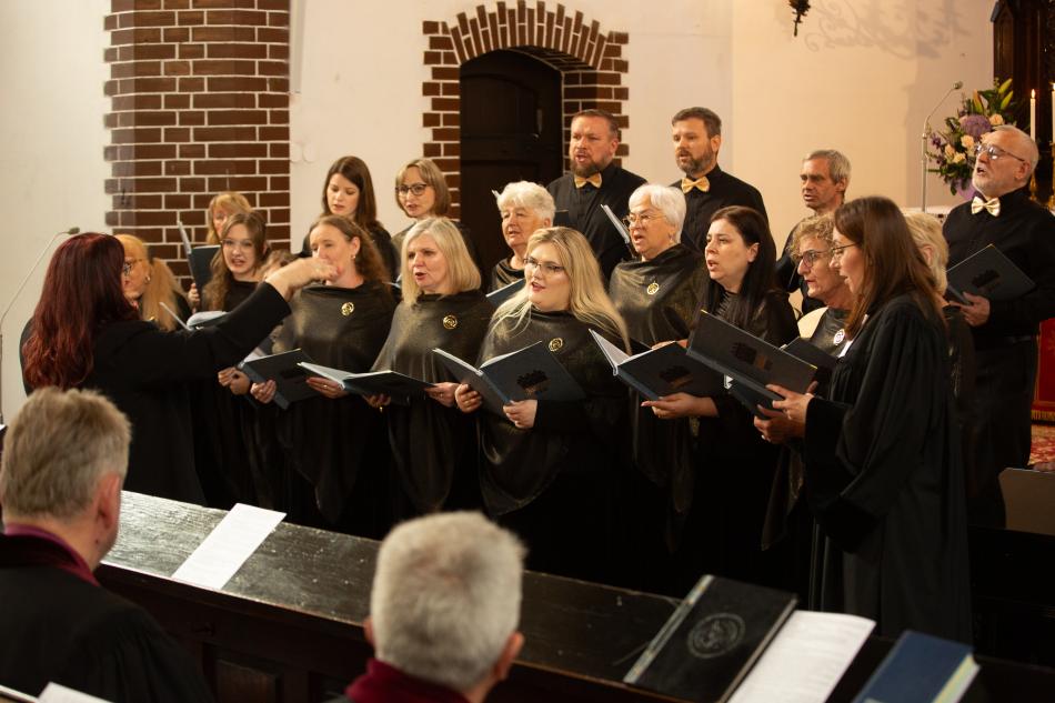 Więcej niż zabytkowe mury – to nasza przestrzeń otwartych drzwi. Uroczysty jubileusz 125-lecia kościoła Zbawiciela w Szopienicach 14 fot. jacek nawrat 4