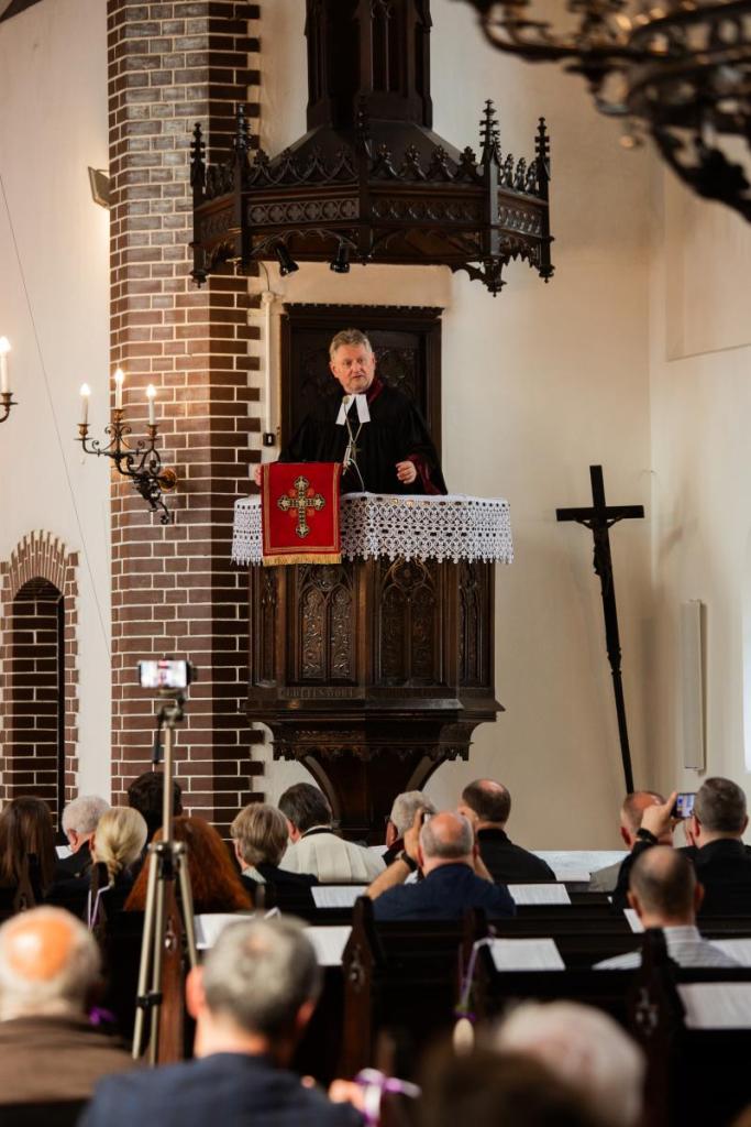 Więcej niż zabytkowe mury – to nasza przestrzeń otwartych drzwi. Uroczysty jubileusz 125-lecia kościoła Zbawiciela w Szopienicach 3 fot. jacek nawrat 9