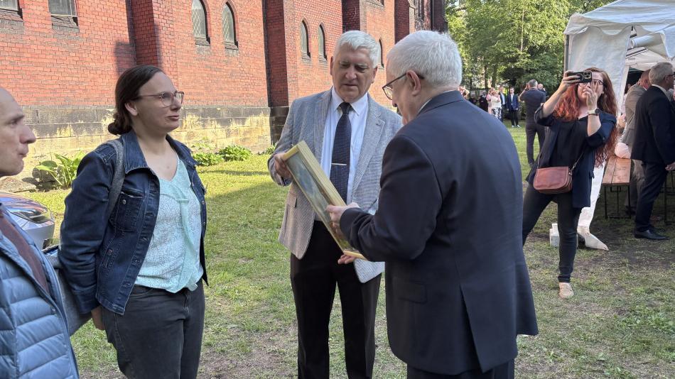 Więcej niż zabytkowe mury – to nasza przestrzeń otwartych drzwi. Uroczysty jubileusz 125-lecia kościoła Zbawiciela w Szopienicach 6 img 7062