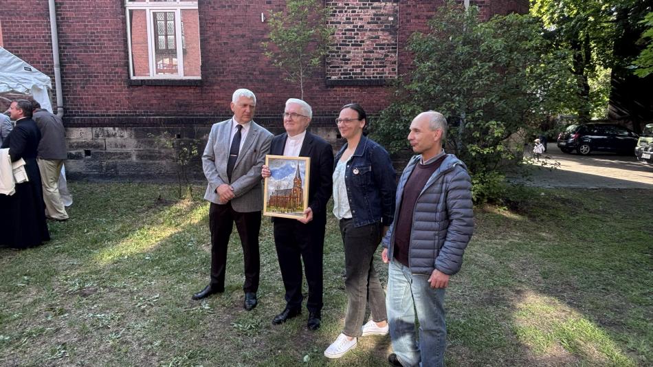 Więcej niż zabytkowe mury – to nasza przestrzeń otwartych drzwi. Uroczysty jubileusz 125-lecia kościoła Zbawiciela w Szopienicach 11 img 7066