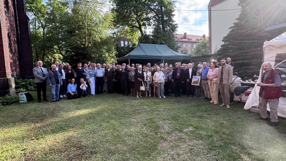 Więcej niż zabytkowe mury – to nasza przestrzeń otwartych drzwi. Uroczysty jubileusz 125-lecia kościoła Zbawiciela w Szopienicach 10 img 7074