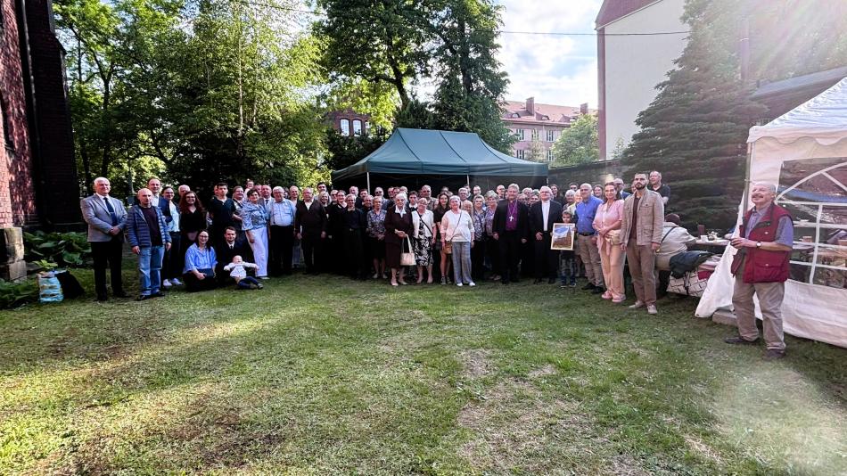 Więcej niż zabytkowe mury – to nasza przestrzeń otwartych drzwi. Uroczysty jubileusz 125-lecia kościoła Zbawiciela w Szopienicach 7 img 7082